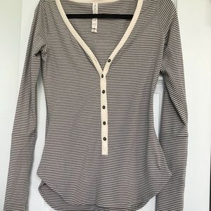 Long sleeved lululemon top.